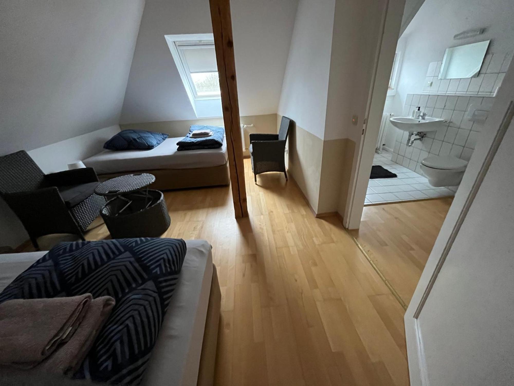 Doppelzimmer-Bad-Kuehlschrank-Tv-19 Meine Exterior photo